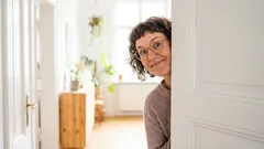 6 dingen die je niet moet doen als je bij iemand op bezoek bent — etiquetteregels